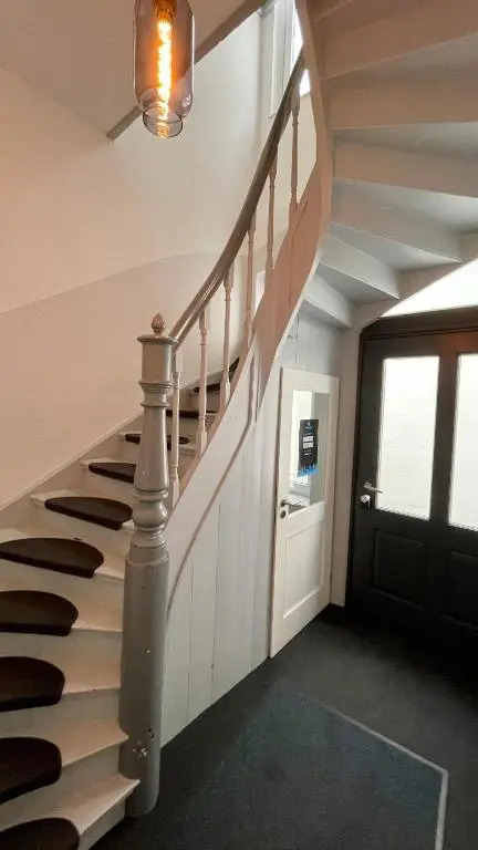 Geräumiges City-Apartment mit 4 Schlafzimmer und 2 Badezimmer mit Parkplätzen D46-OG