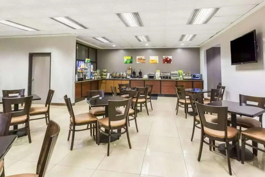 Quality Inn & Suites Los Angeles Airport - Stadium District