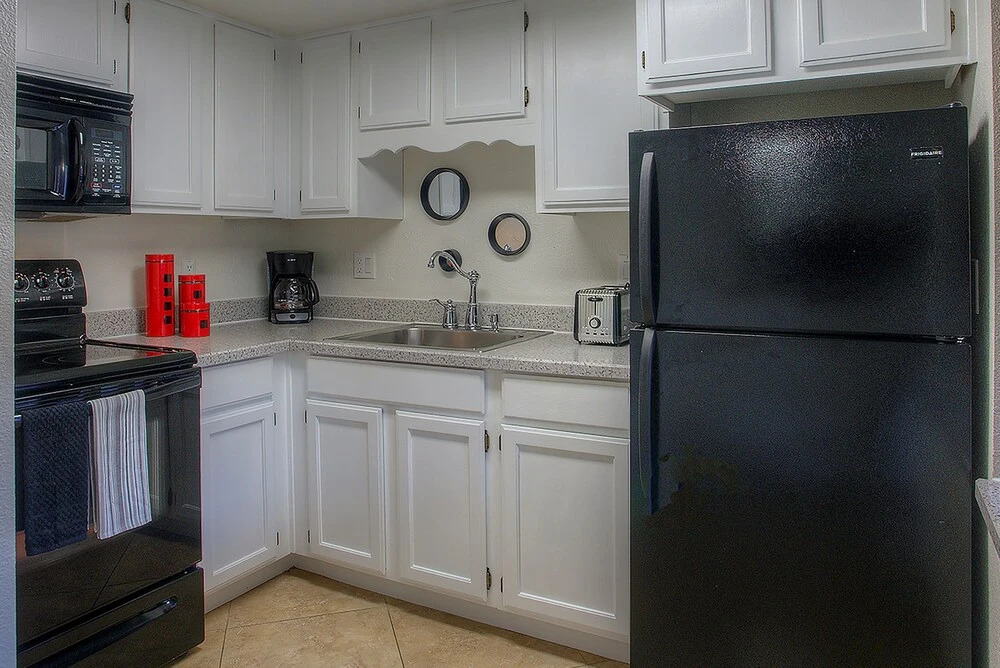 126 Fully Furnished 1BR Suite-Prime Location! by RedAwning