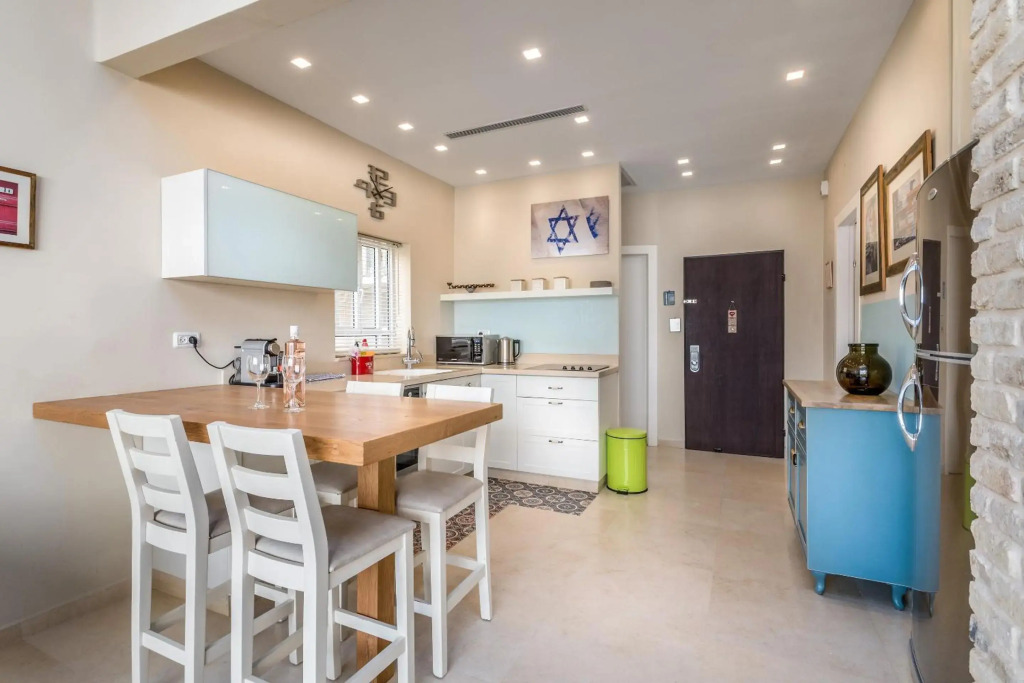 Ben-Gurion BLVD 2BDR close to the beach