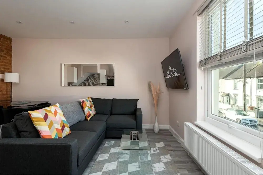 Huge 1-bed Apartment in Kent
