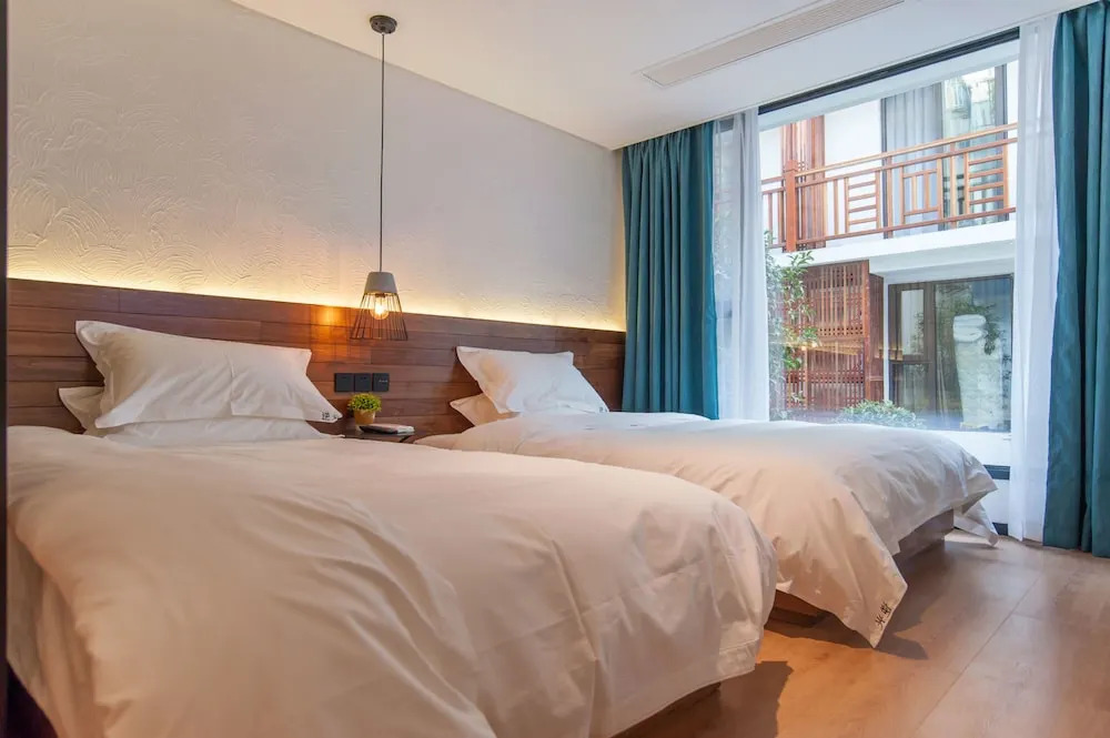 Hangzhou Backlighting Inn
