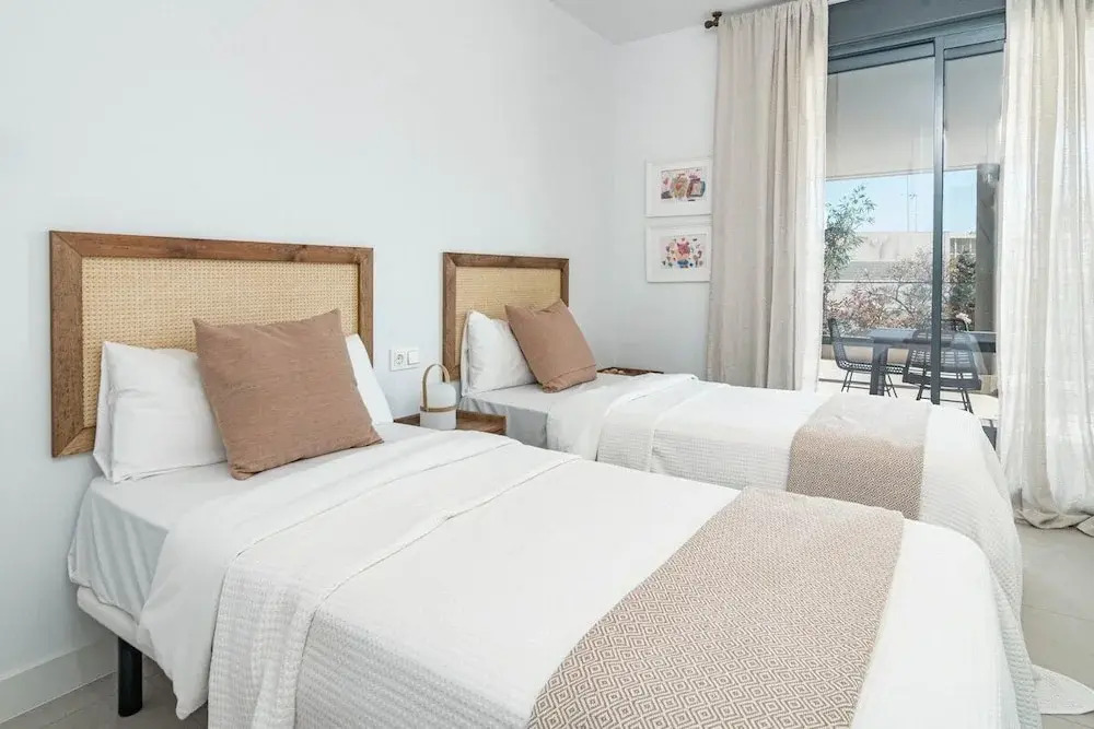 Lme4.bb - Apotel Las Mesas by Roomservices