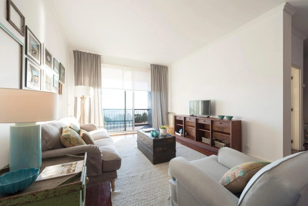 Foz Beach Apartment w Sea Views by LovelyStay