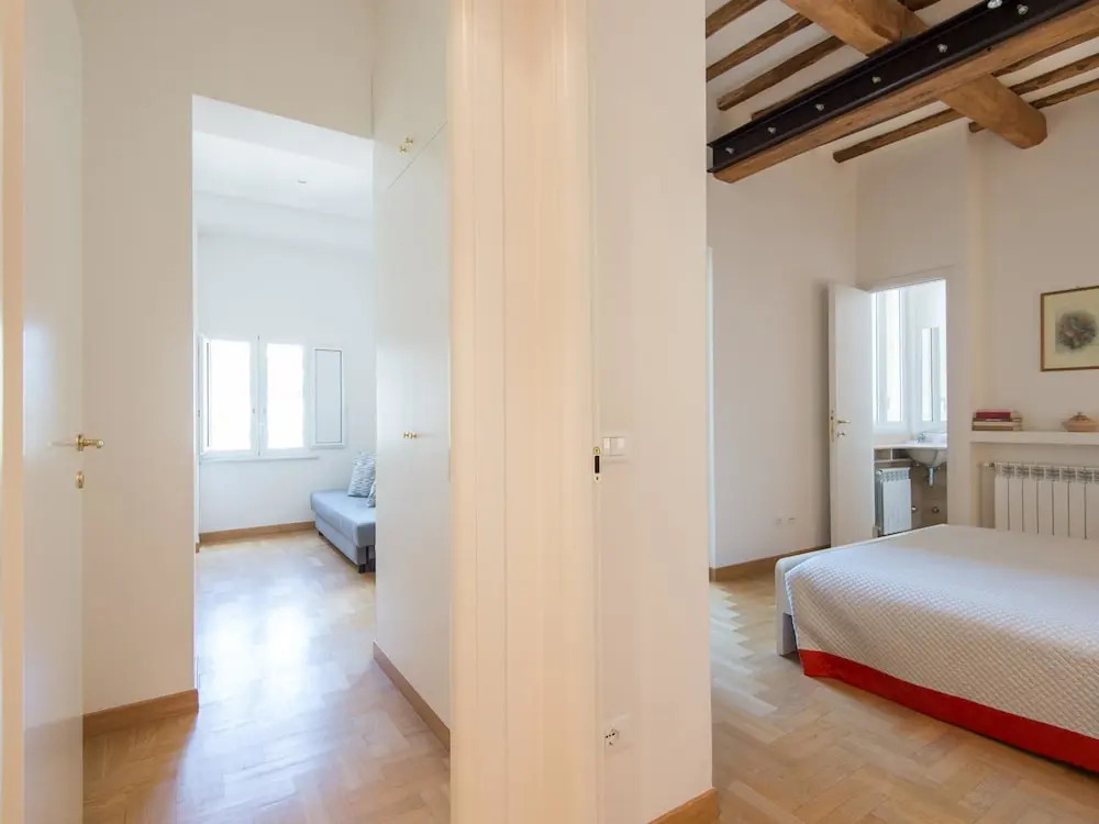 RSH Trevi Fountain Luxury Apartment