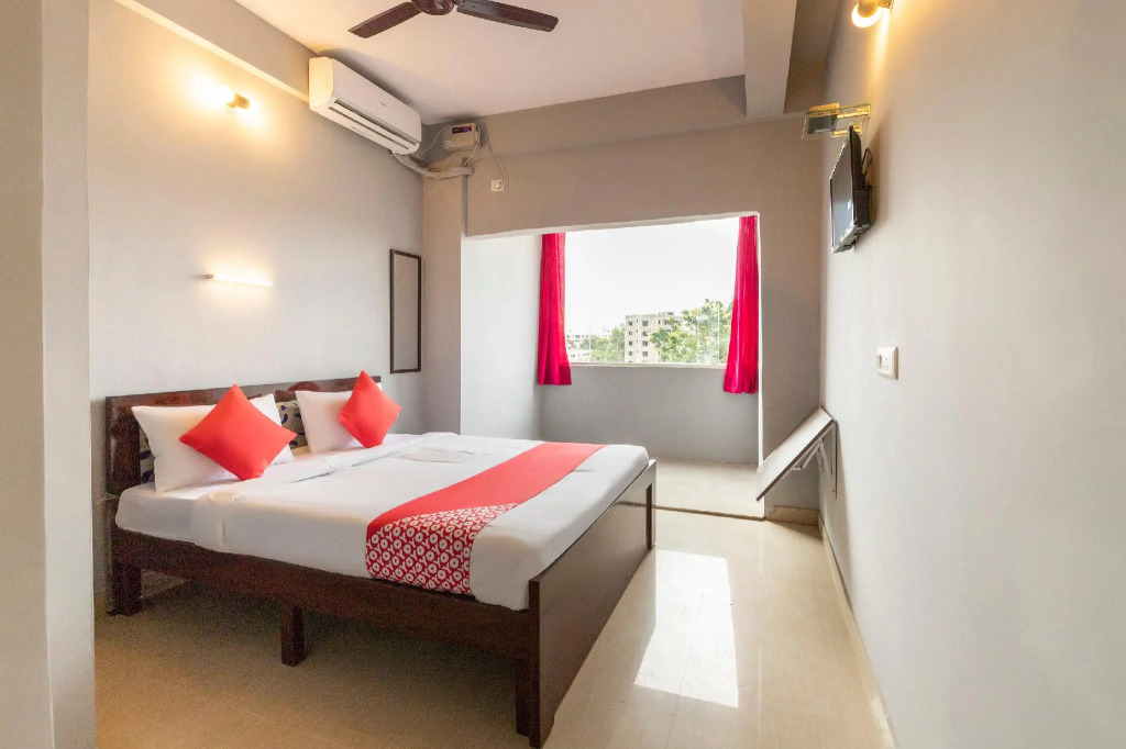 OYO 49228 Gold Inn Grey