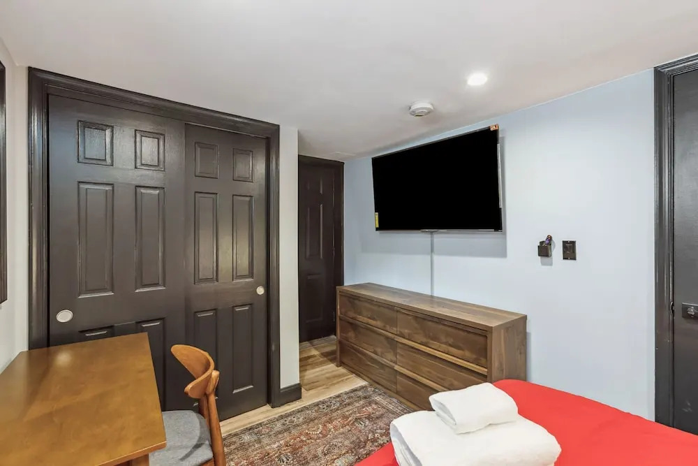 Charming 2BR Townhouse Condo in Heart of DC