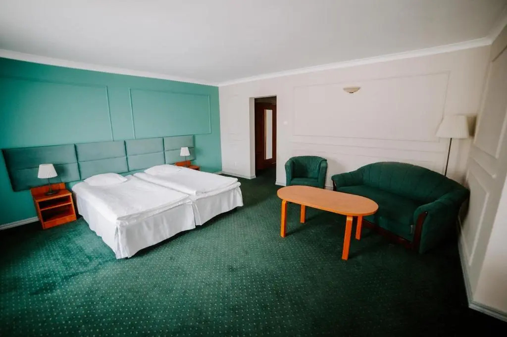 Hotel Senator