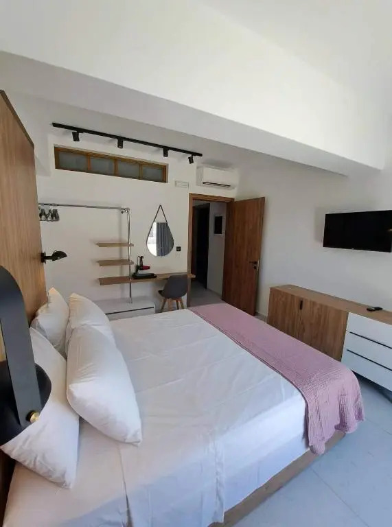 Courtyard Luxury Suites Marianthi