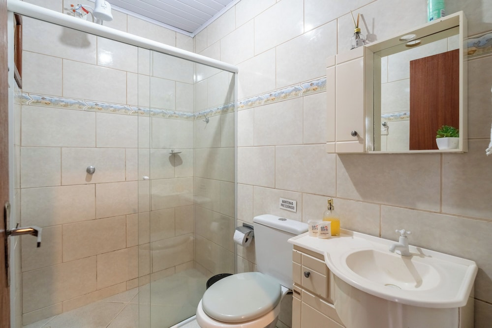 2-br House w/ Barbecue in Rio Tavares Mja0060