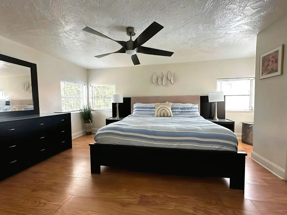 Charming 1940 Waterfront 2br-2ba Condo 2 Bedroom Condo by RedAwning