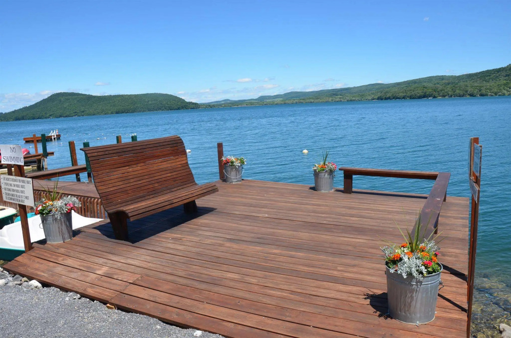 Lake View Motel