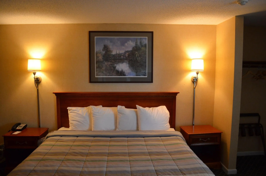 Hyannis Host Inn