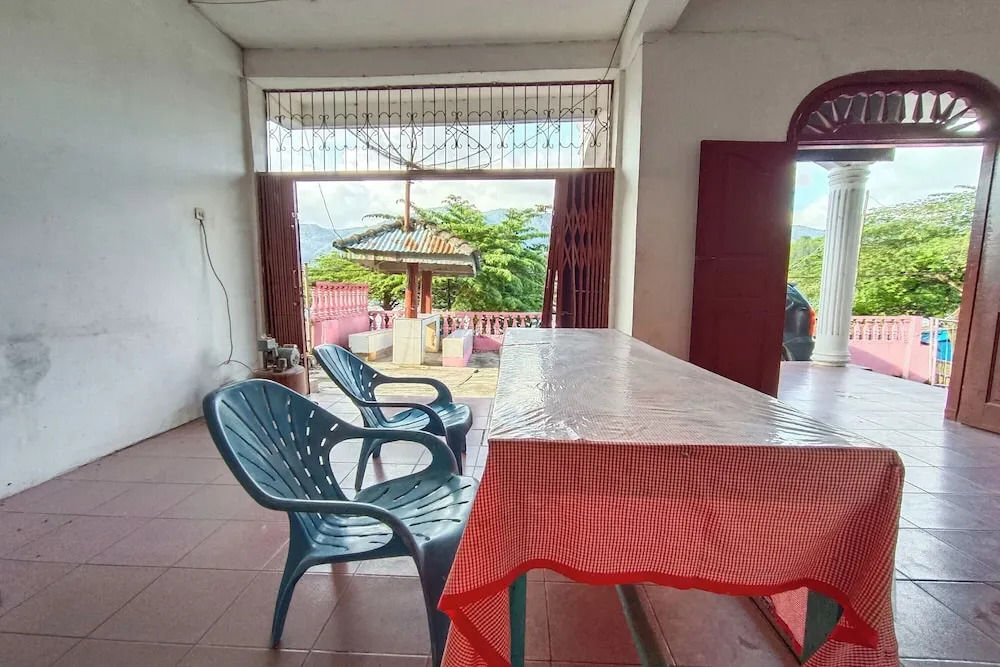 Hotel O Penginapan & Villa Sirait
