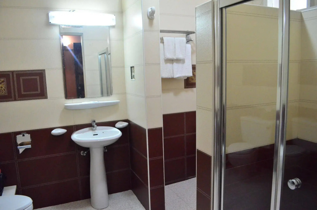 Kaday Aung Hotel