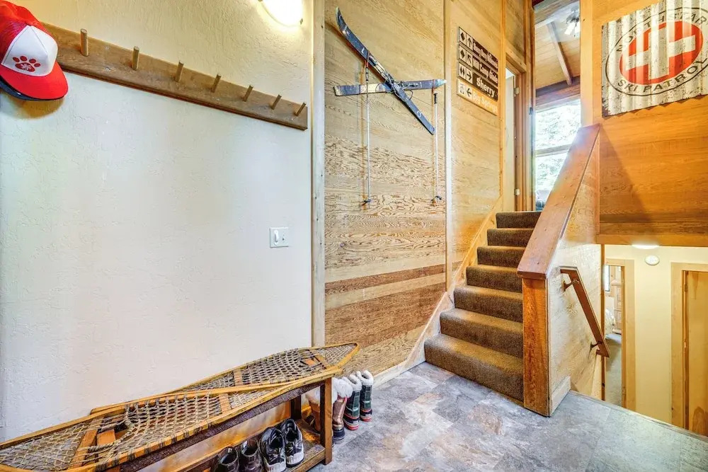 8 Mi to North Tahoe Beach: Truckee Resort Condo