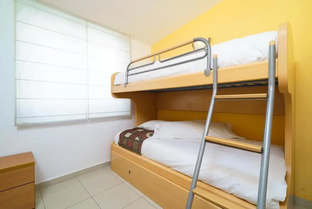 Fantastic first beach line attic apartment, sleep7