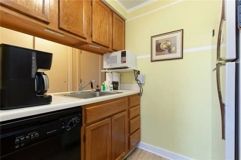 Tennessee Sunshine, 1 Bedroom, Fireplace, WiFi, Pool Access, Sleeps 6