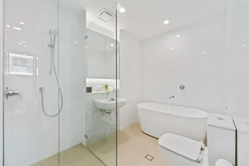 HomeHotel-New & Walking to Shopping, Super Clean