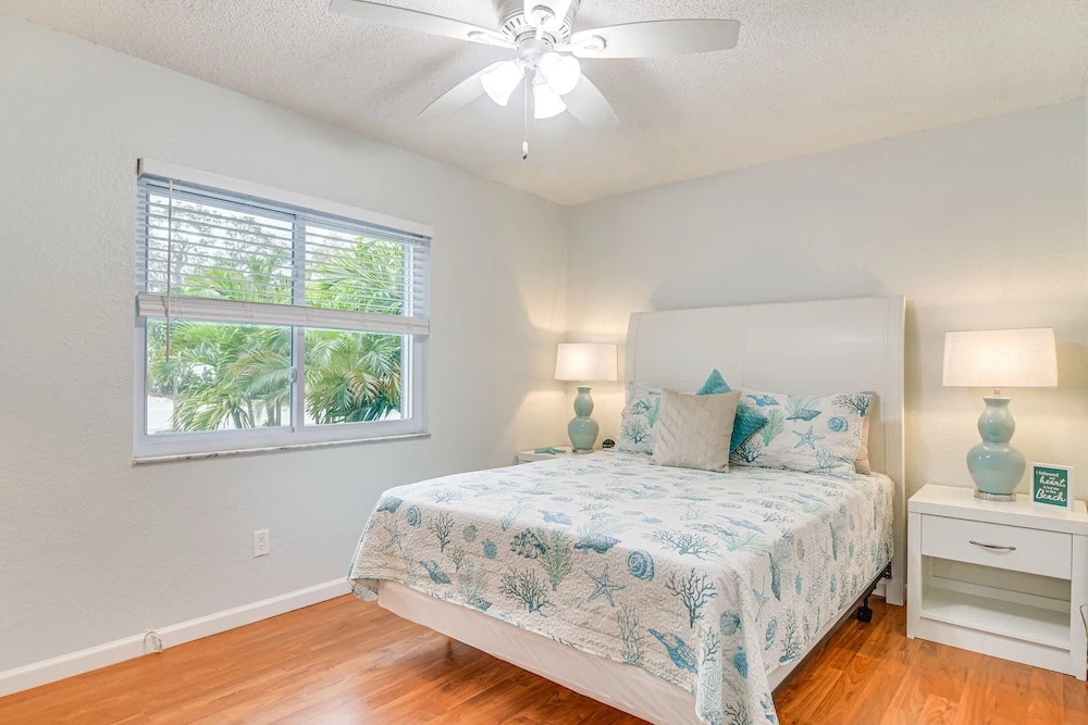 Charming Largo Home w/ Private Pool: 1 Mi to Beach