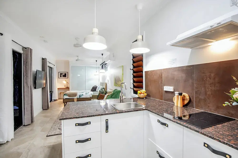 Airlie Beach Eco Cabins - Adults only