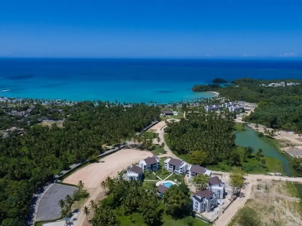 Los Cocos Residences