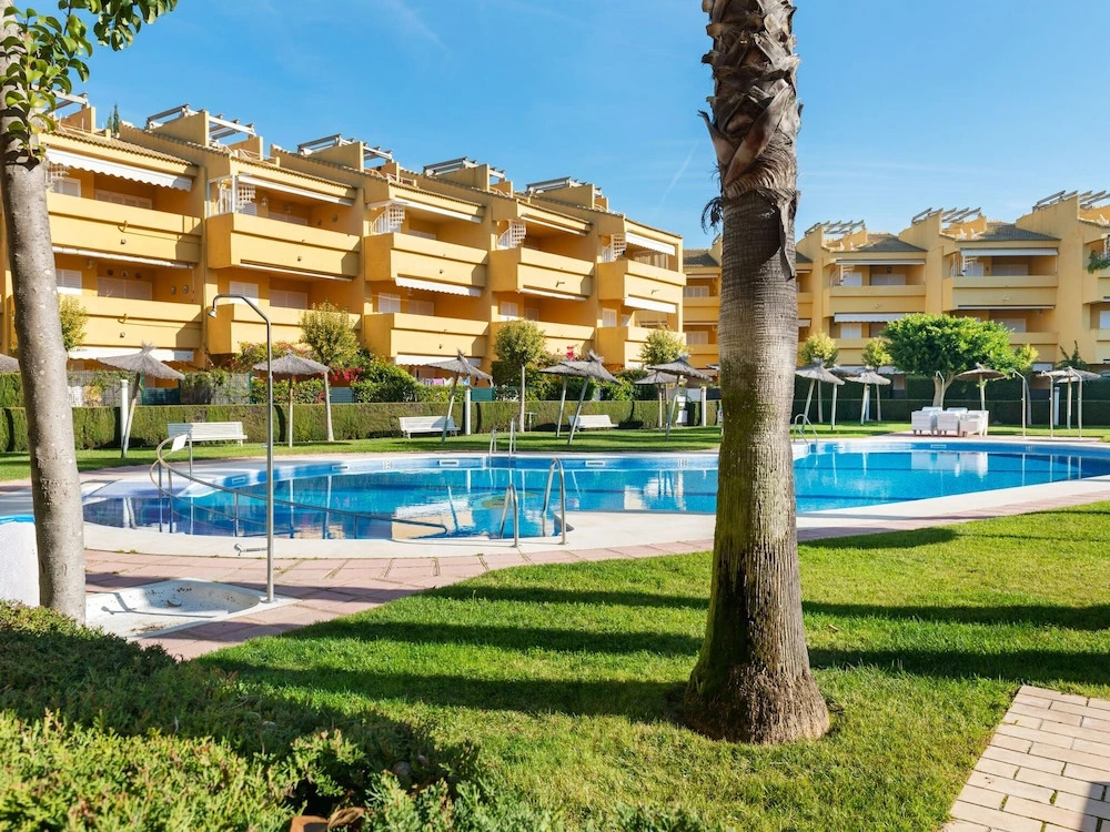 Lovely Holiday Home in Islantilla with Swimming Pool