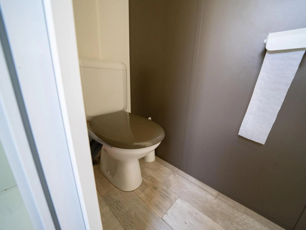 Well-maintained chalet on the outskirts of a holiday park, near Amsterdam