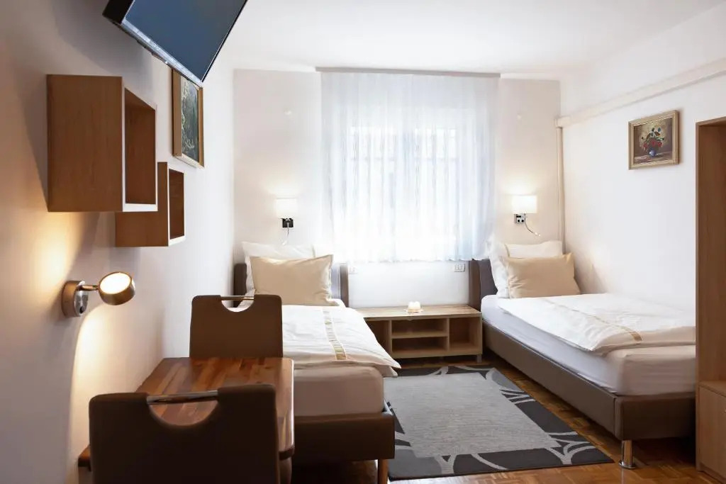 Rooms Gril