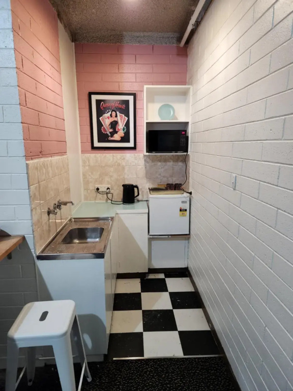 Adelaide Motel & Backpackers