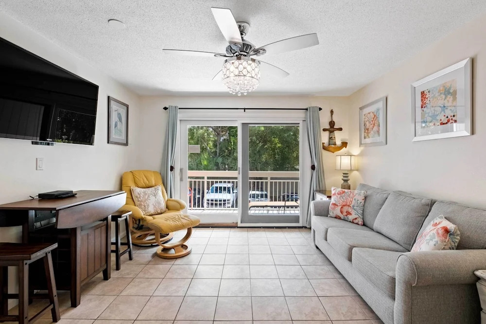 Walk to Bars & Shops: Resort Condo in Hilton Head!