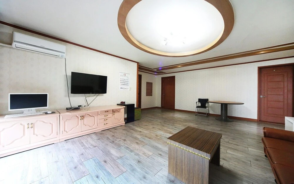 Tongyeong Crown