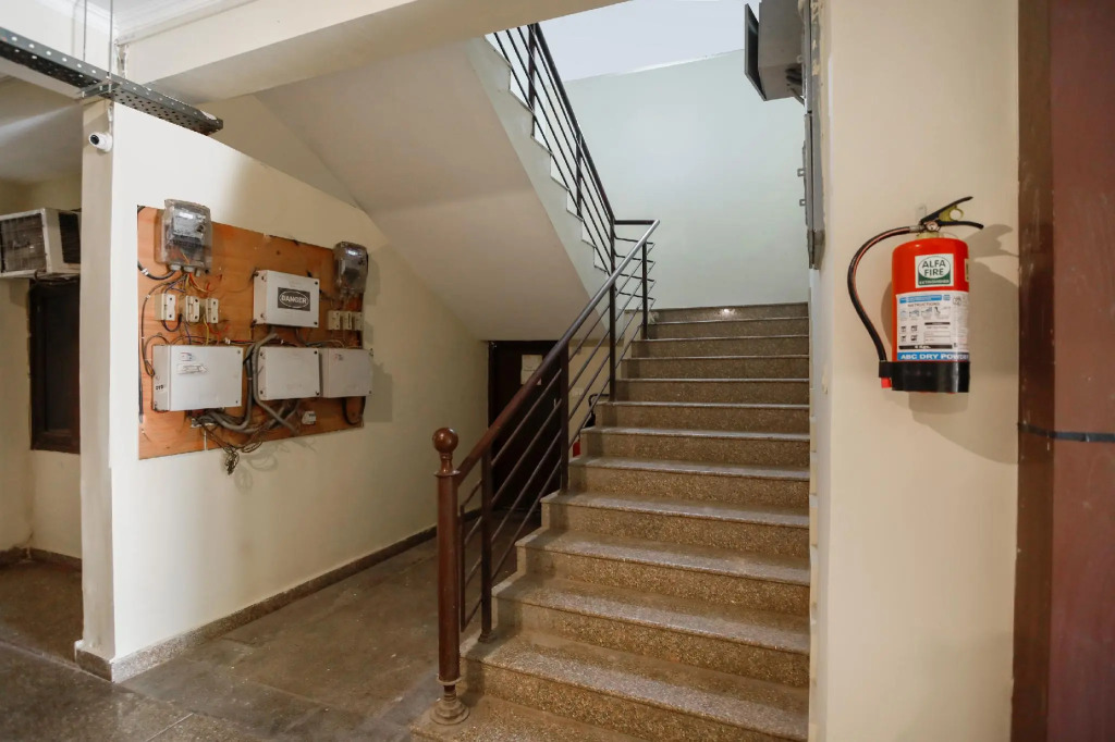 Oyo 71053 Av Residency