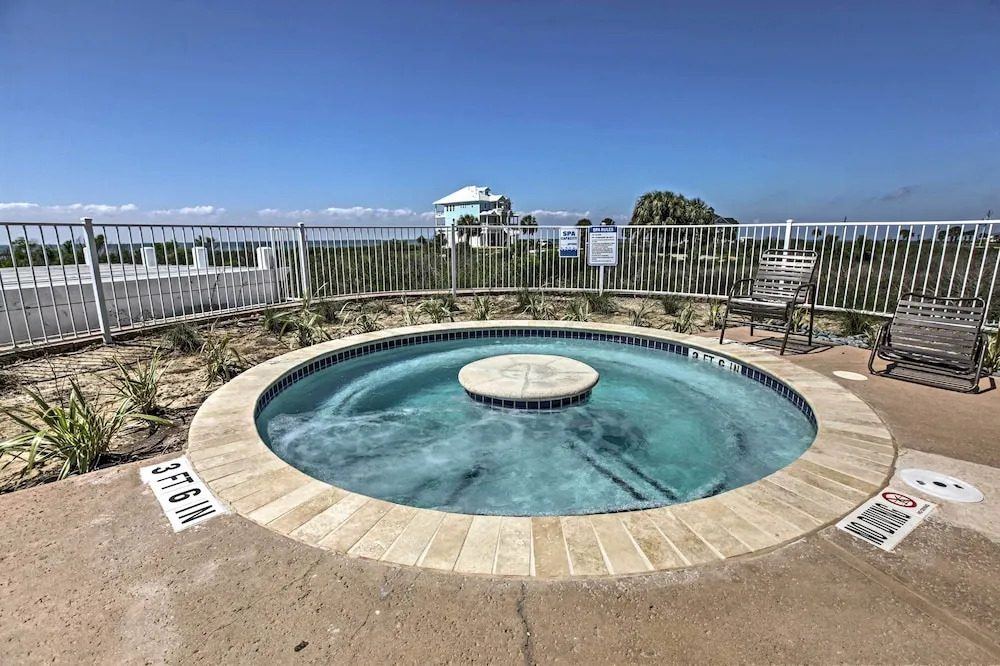 'seas The Day:' Home w/ Pool Access in Galveston