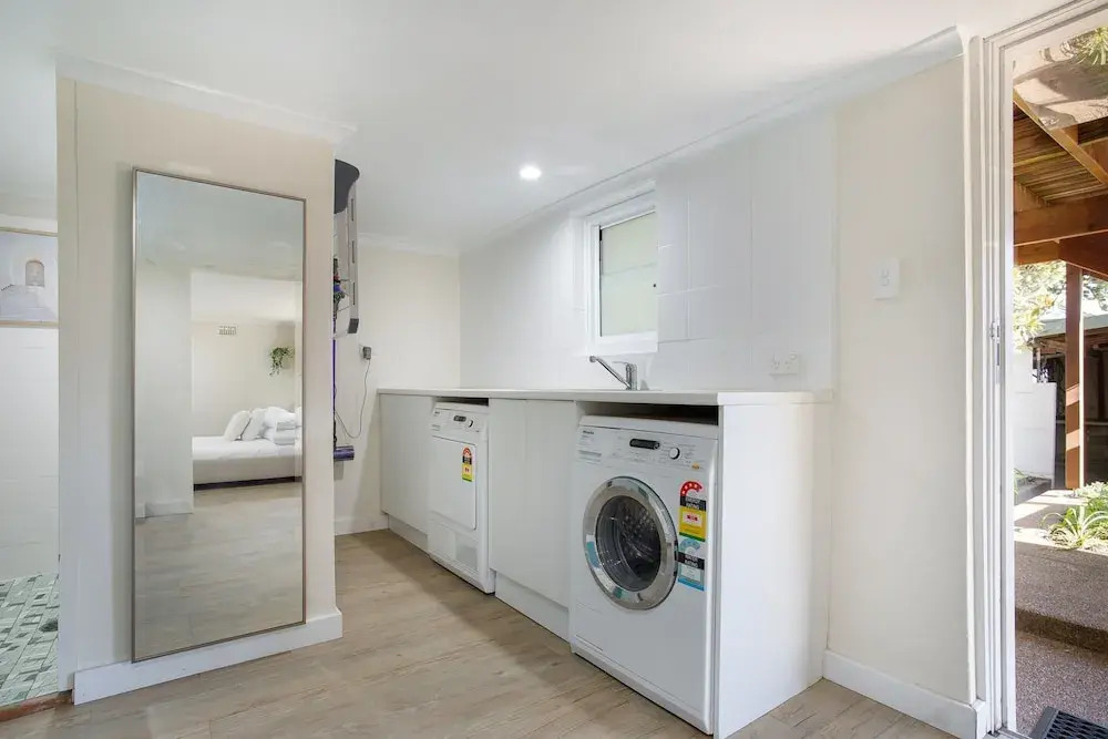 Idyllic 4-bed Home With Alfresco Area Near Beach