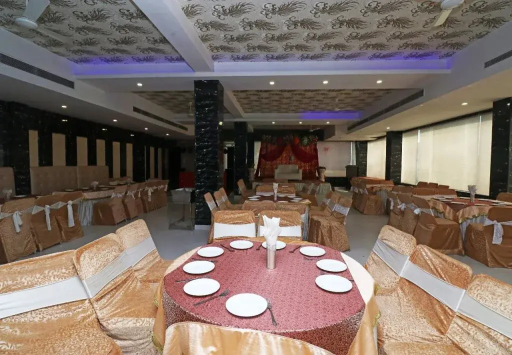 The Classic By OYO Rooms