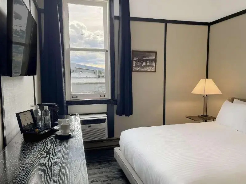 Midnight Sun, a Coast Hotel
