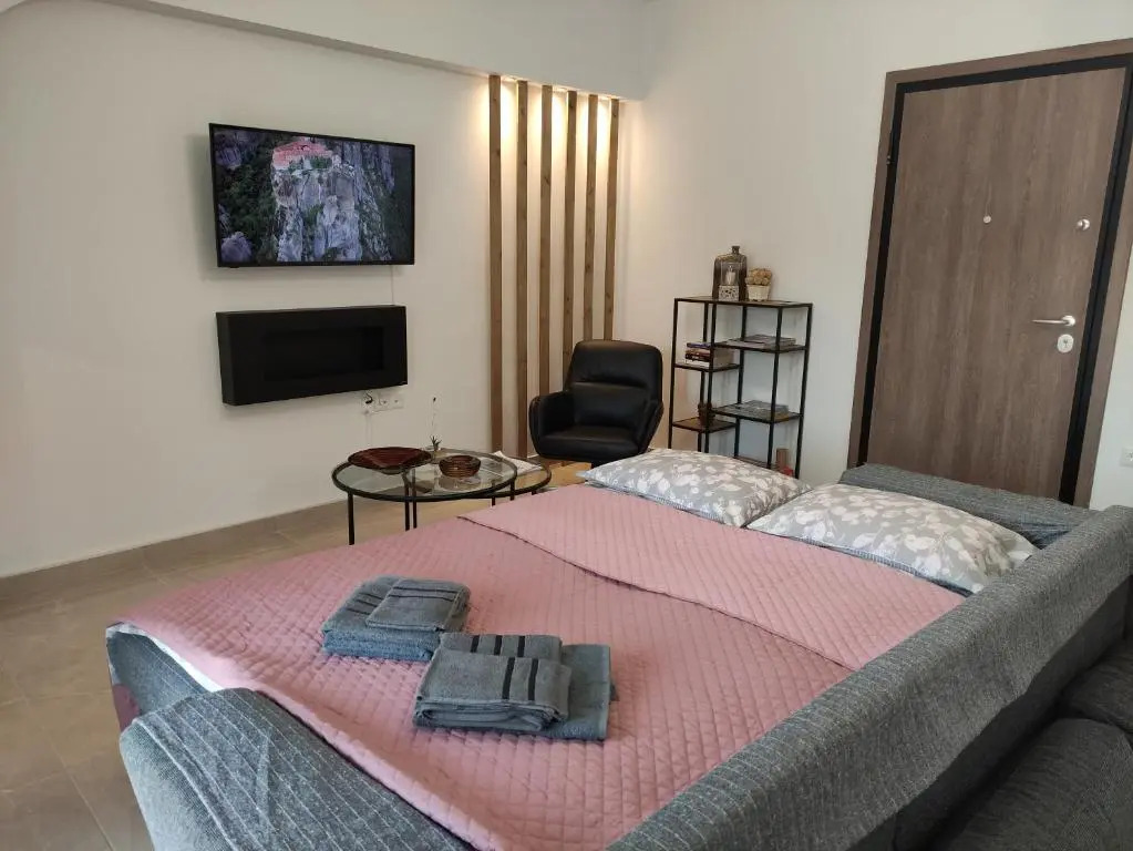 Grey Swan - Modern & Stylish apartment with Private Parking