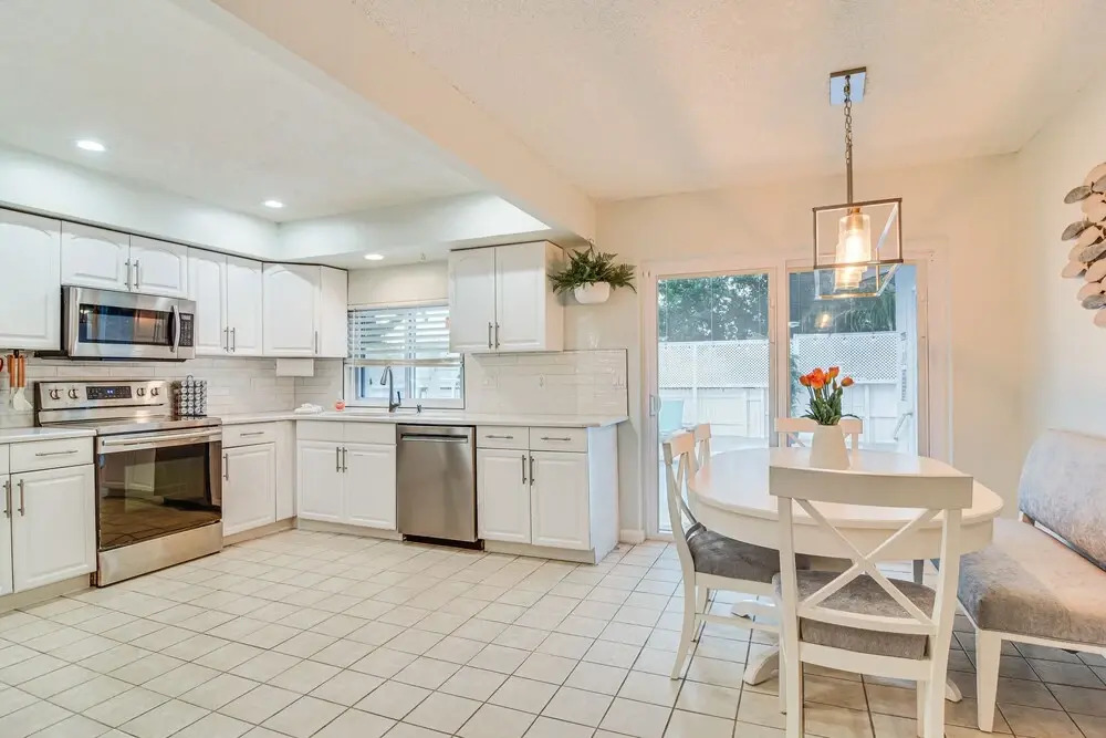Charming Largo Home w/ Private Pool: 1 Mi to Beach