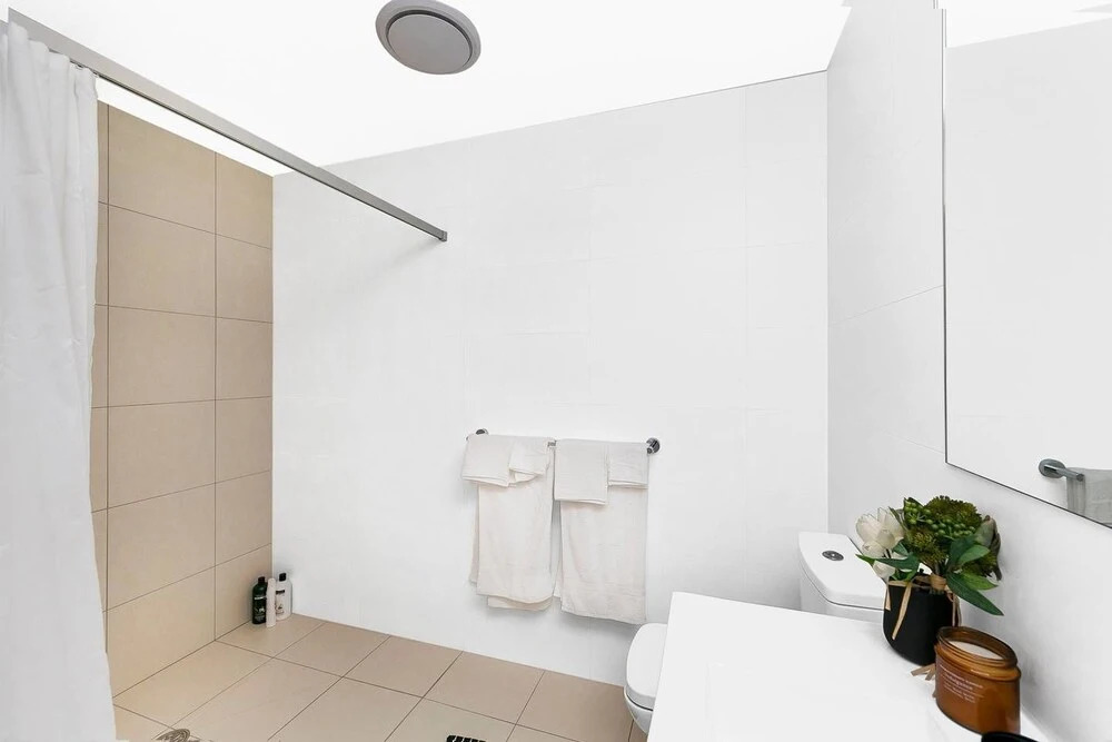 City Central Designer Apartment with Parking