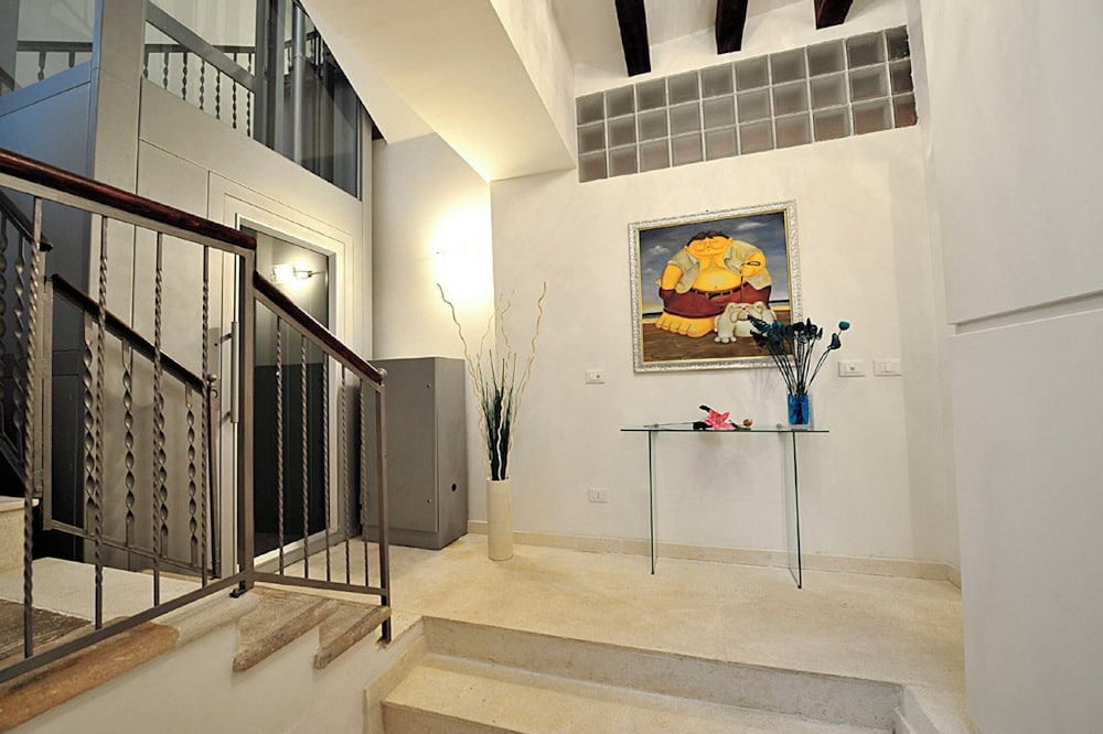 San Polo Apartment with Balcony