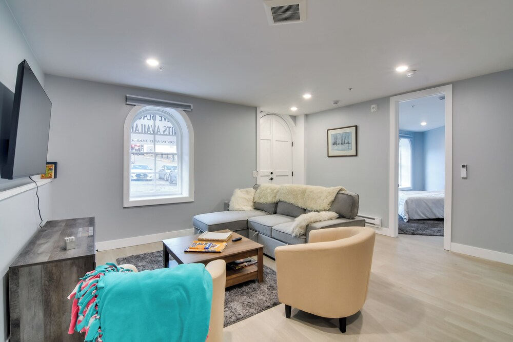 Walkable Townhome in the Heart of Central City!