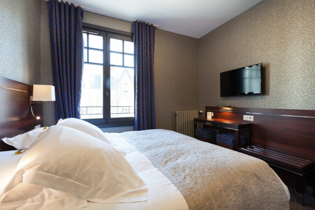 Ambassadeurs Logis Hotel