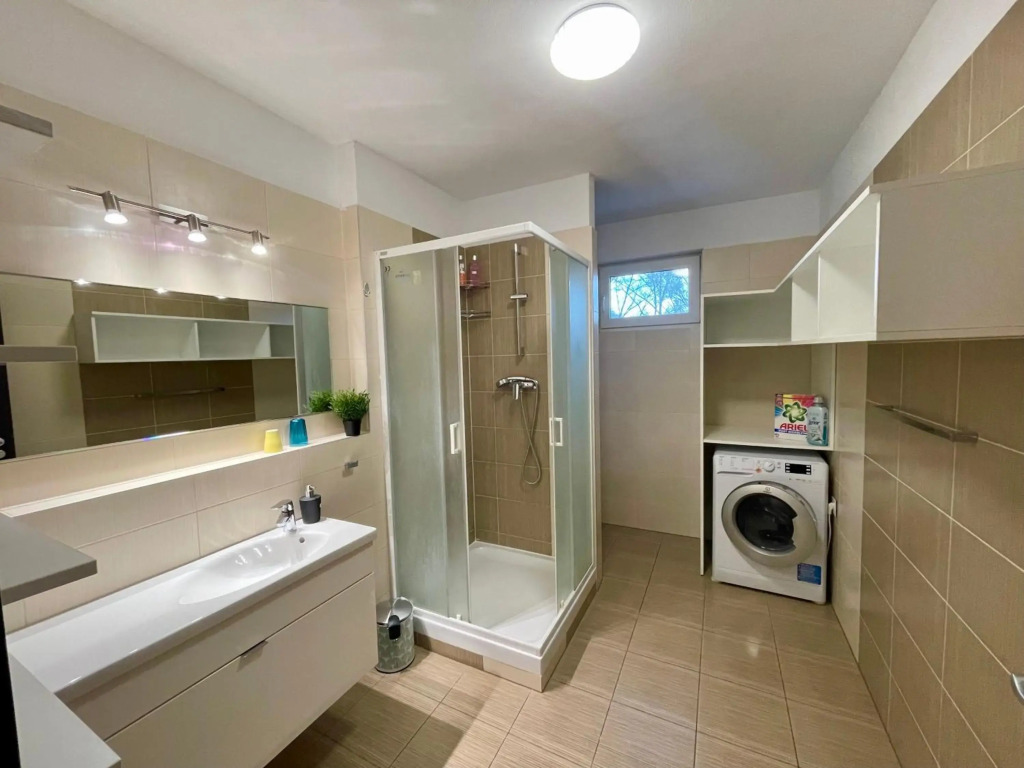 Apartment Rosnička with King Bed, Balcony, Free Parking