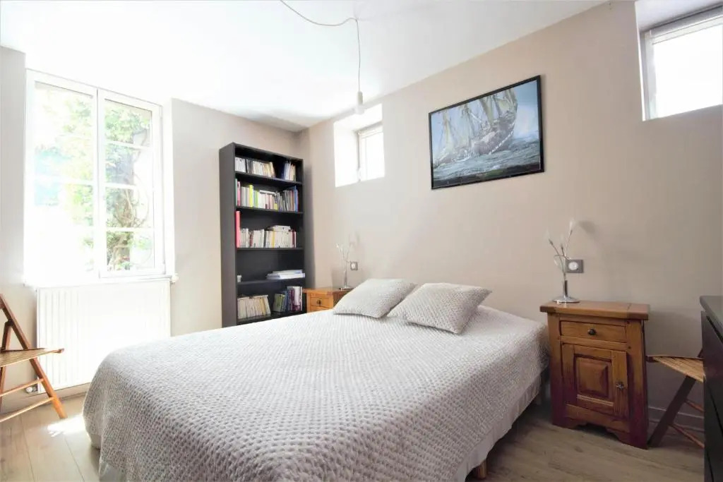 Gd appt T5 avec bureau jardin et parking en centre ville