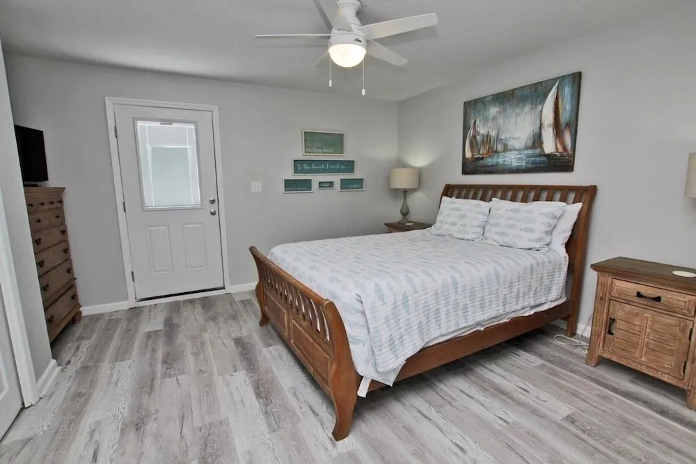 Summerhouse West by Youngs Suncoast