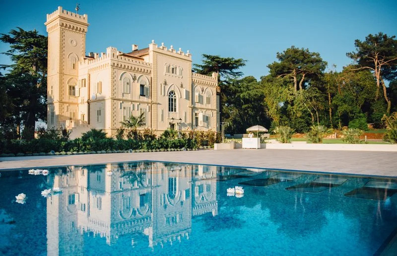 Isabella Castle *****