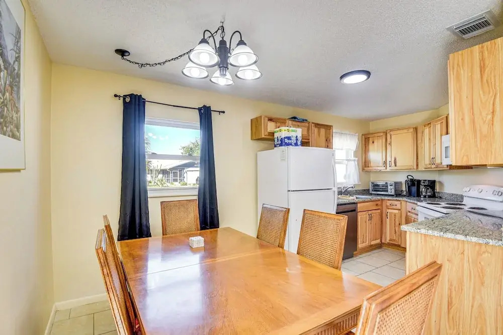 Palm Coast Home w/ Hot Tub - 3 Mi to Beaches!