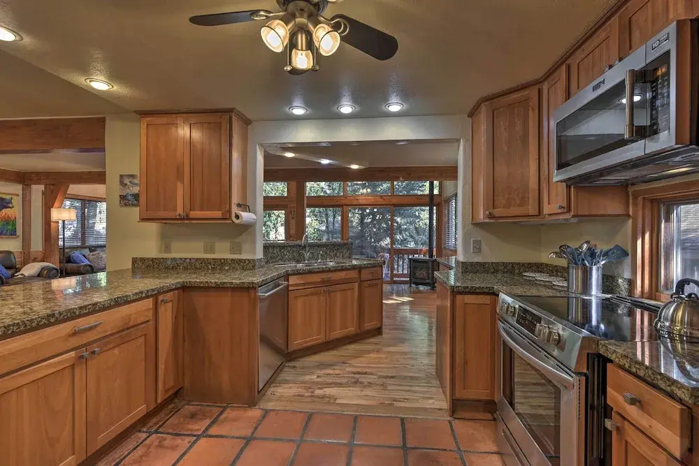 Flagstaff Home w/ On-site Trails, 3 Mi to Dtwn!
