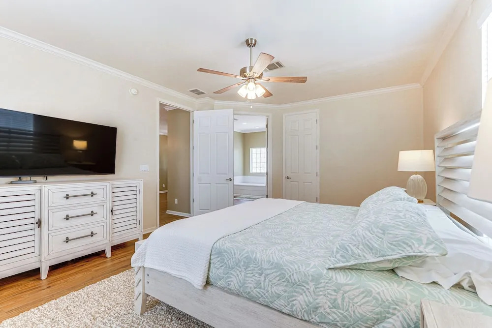 Dog-friendly Panama City Home 1 Mi to Powell Lake!